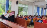 社坡镇党委书记到社坡镇第二初级中学开展爱国主义主题教育课