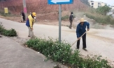 桂平社坡镇组织全镇力量对辖区内的道路主干道、街道进行清洁大扫除